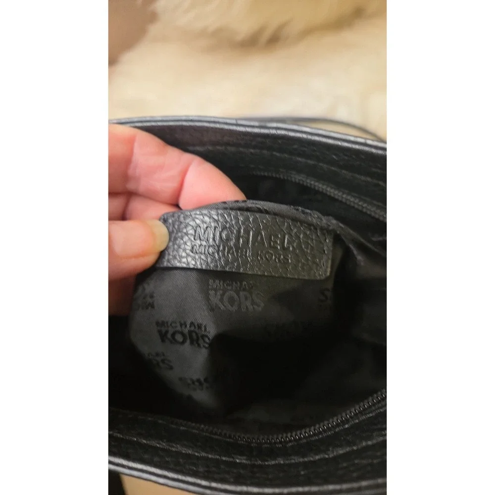 MK50 Michael Kors Messenger crossbody